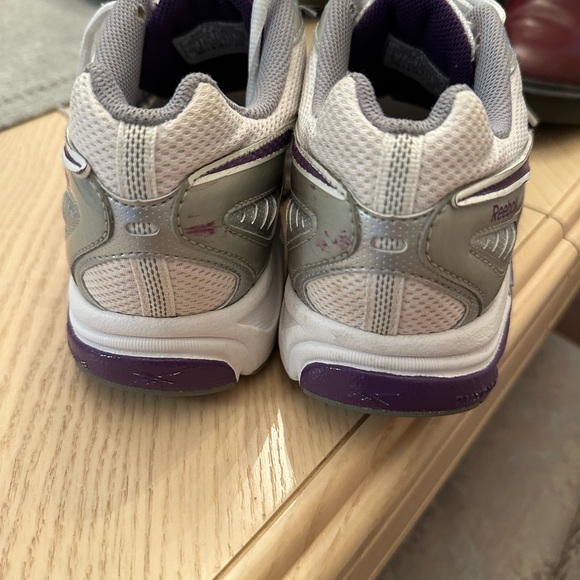 VINTAGE REEBOK RUNNING SHOES - Picture 9 of 10